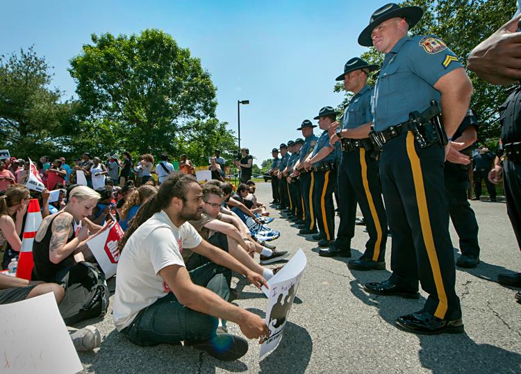 Students and police outside Sallie Mae's shareholder meeting. (source: AFT)